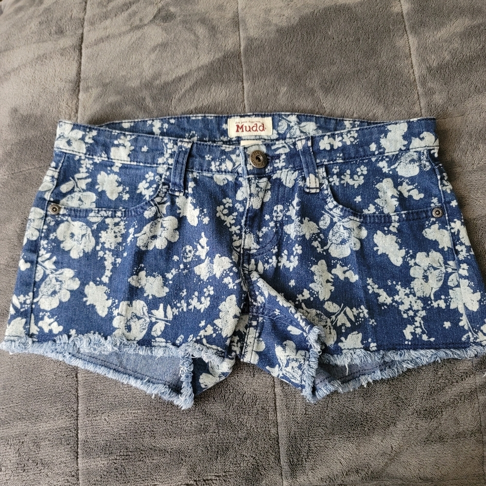 Mudd Printed Low Rise Jean Shorts Size 3
